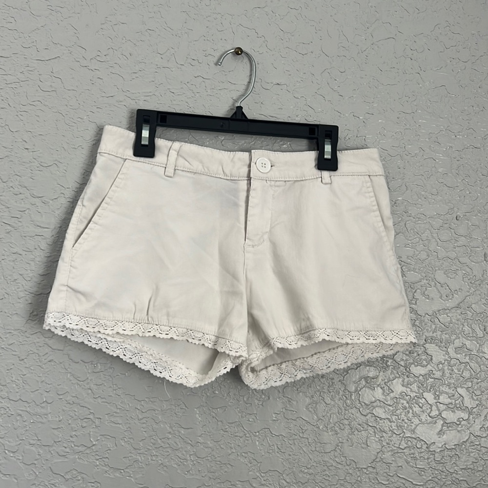 white U2B shorts size small